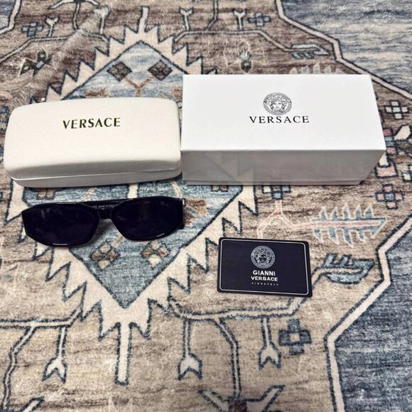 Versace Designer Sunglasses Black - Picture 6 of 9